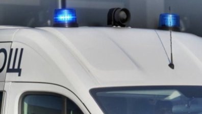 Младеж блъсна с колата си дядо на триколка