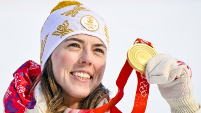 Ева Вукадинова показа дух - спуска се с шина на слалома, златото грабна Петра Влъхова