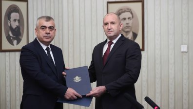 Радев след празната папка на АПС: "Отиваме на избори"