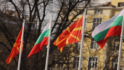Разминават ли се амбициите на Петков за РСМ от политиката на МВнР?