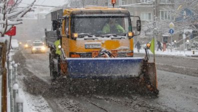 Жълт код за снеговалежи и силен вятър в 6 области в страната