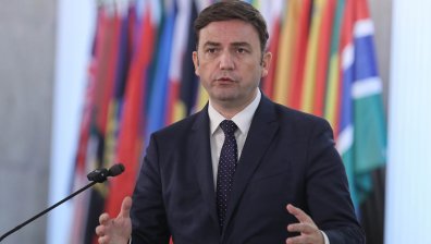 Всички албански министри хвърлят оставка заради българите в Конституцията