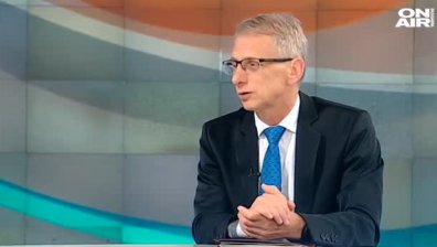 Министър Денков: Локални решения за присъствено обучение, образованите разбират ползата от ваксините