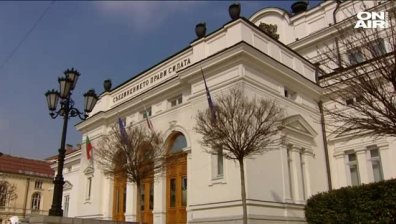 Заплатите на властта скачат: Президентът ще получава 11 хил. лв., премиерът 7 хил.