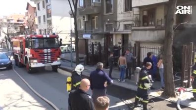 Пожар избухна в жилищна сграда в центъра на Пловдив