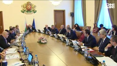 Пред Министерския съвет протест... вътре благодарности