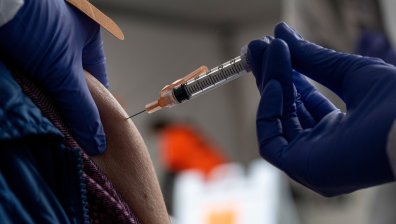СЗО: Броят на ваксинираните срещу коронавирус надмина този на заразените