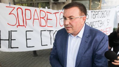 Здравният министър с 3 нови заповеди за извънредната обстановка