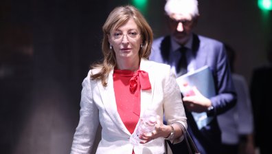 Захариева за експулсираните руски духовници: Не съм изненадана