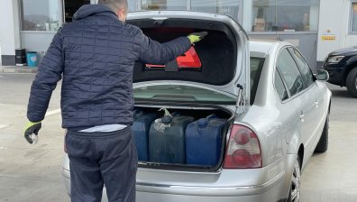 В Гърция може да конфискуват колата ни при наличието на туби с гориво