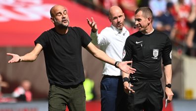 Смяната на собствеността на "Ман Юнайтед" ще се забави поне още два месеца