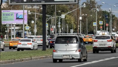 Руснаци карат стари коли, купуват китайски авточасти, за оригинални чакат с месеци