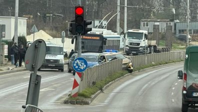 Верижна катастрофа с пострадал във Варна