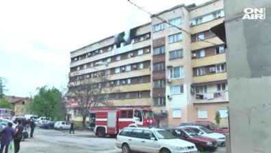 Пожар избухна в апартамент във Враца, евакуирани са възрастна жена и синът ѝ