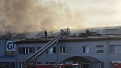 Пожар пламна във фабрика за бои и лакове в Хърватия (ВИДЕО)