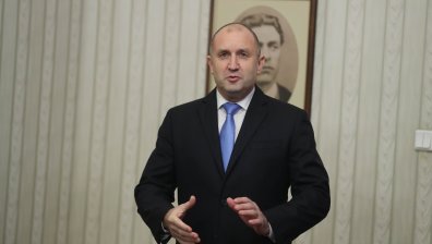 Румен Радев призова Бойко Борисов да "развърже кесията" за F-16