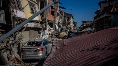 Сирийските бежанци пак без дом, земетресенията съживиха травмите им от войната