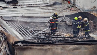 Гори покрив на жилищна сграда в Сопот, евакуираха хора