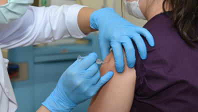 Китайски хакери откраднаха данни за испанската ваксина срещу Ковид-19