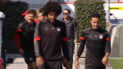 Байерн набляга на защитата срещу Барселона
