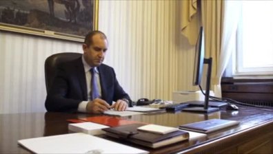 Румен Радев: Корнелия Нинова знае какво прави и как се носи отговорност
