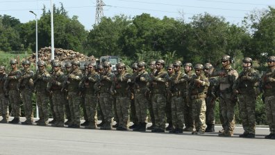 Вдигат с 30% заплатите на военните от 2025 г., реши НС на първо четене