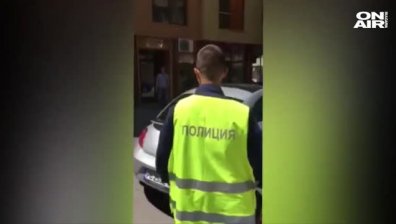 Появи се видеото със скандала между Камбуров и полицаите в Пловдив