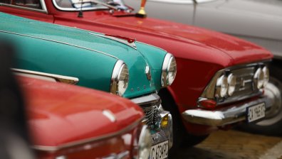 Над 10 000 са ретро автомобилите у нас, намаляват реставраторите