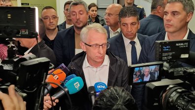 Акад. Денков: Не влизайте в морето, не пийте вода от чешмите, трябват доброволци