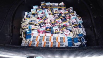 Все по-голяма креативност при укриването на цигари на границата