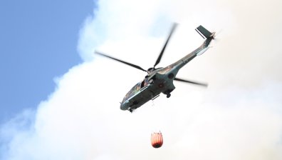 Хеликоптер се включва в борбата с пожара в Рила