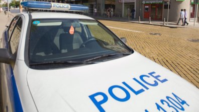 Младежи вилняха в центъра на София: Пребиха мъж, заплашиха полицаи и трошиха