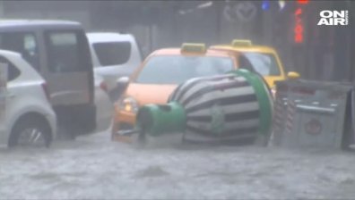 След водния потоп в Истанбул - щети за 57 млн. долара