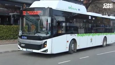 Мил жест: Поздрав за дамите в автобус на столичния градски транспорт