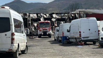 Шофьори "изгоряха" с 29 коли, оставени за ремонт край АМ "Тракия"