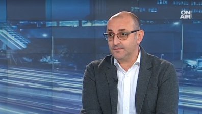 България се опитва да изтъргува своите позиции на Франция, твърди експерт