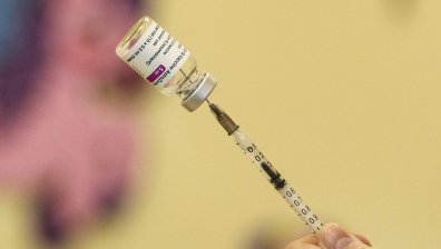 Полша скъсява периода между дозите на Pfizer, Moderna и AstraZeneca
