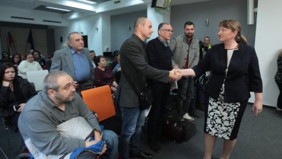 Протестиращите срещу промените в ЗСУ се срещнаха с Деница Сачева