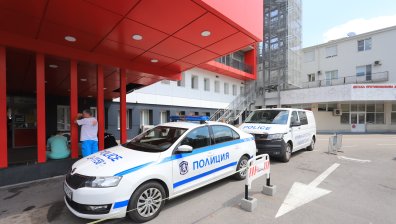 В тежко състояние е простреляната до Алексей Петров, охраняват я в "Пирогов"