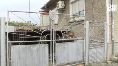 Жестока захапка: 15 см рана направил доберманът при нападението на жена във В. Търново