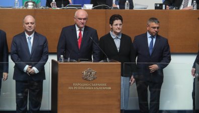 Кабинетът "Главчев 2" официално пое властта след клетва в парламента