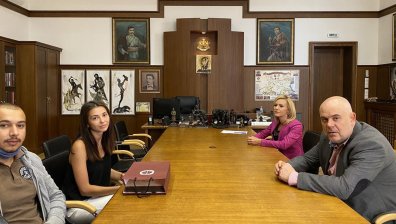 Гешев се срещна с жената, чиято кола бе ударена от джип в София