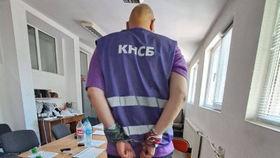 КНСБ: Капитанов е с белезници и в полицейското управление, това е произвол