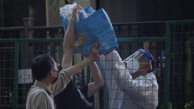 40-дневен локдаун доведе до празни хладилници и липса на лекарства в китайски град 