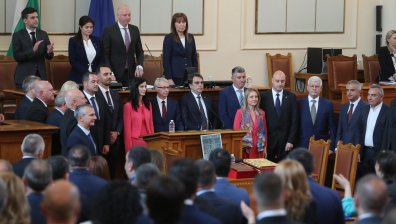 Остри атаки в НС още в първите минути живот на кабинета "Денков-Габриел"
