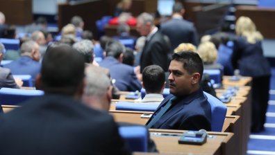 Депутатите с трети опит да изберат председател на 51-ото НС