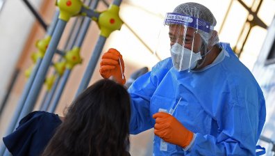 Гърция въвежда драконовски мерки срещу Ковид-19