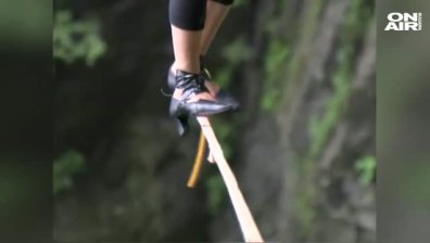 Спиращо дъха: Ходене по въже на токчета и без балансьори