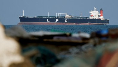 Иран атакува кораби в Персийския залив и Ормузкия проток, има загинал човек