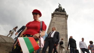 БСП и АБВ заедно поднесоха цветя пред Съветската армия за 9 септември